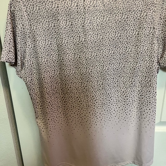 NIKE NWOT AUTHENTIC BLUSH PINK WITH GRAY DOTS & SCOOP NECK SHORT SLEEVES TEE - Picture 14 of 17